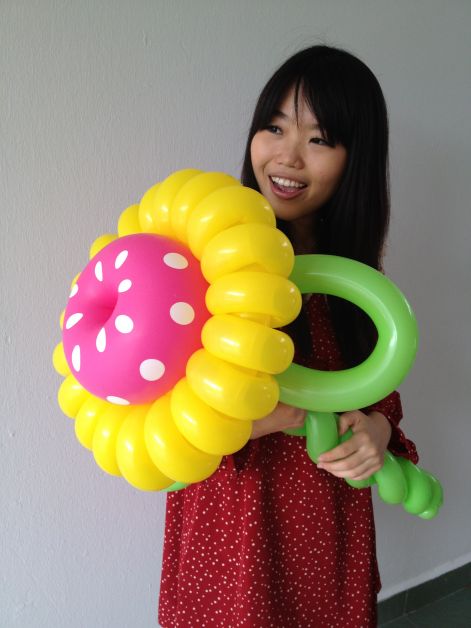 girl-holding-balloon-sunflower.jpg