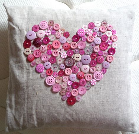 t-buttons-heart-pillow-valentine-make-handmade-15946298751_329b337754_z.jpg